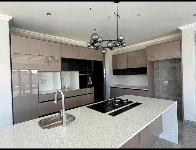 4 BEDROOM HOUSE FOR SALE IN MIDSTREAM HEIGHTS